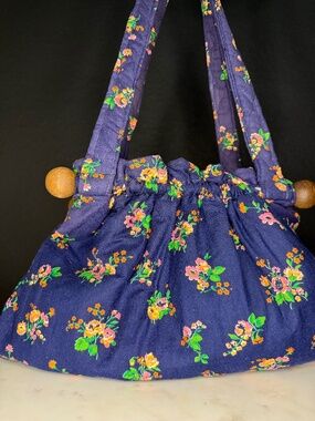Vintage Style Quilted Floral Fabric Pouch Handbag with Wooden‎ Bead Accents